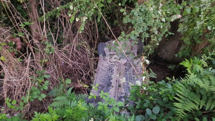 Sinop’ta Şarampole Uçan Araçta Sıkışan 4 Kişi Güçlükle Çıkarıldı