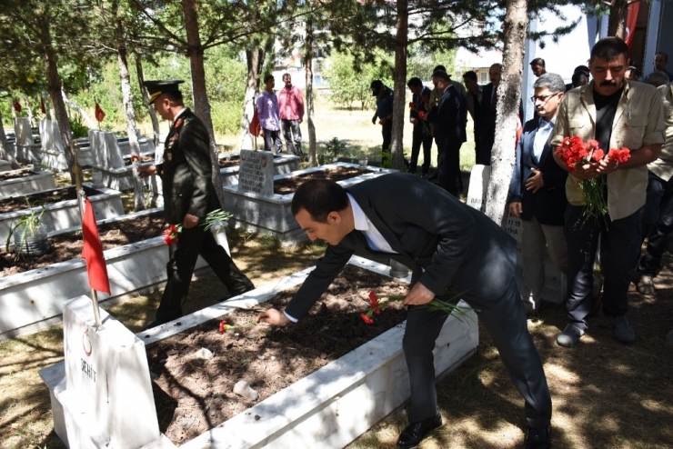 Vali Öksüz’den Şehitlik Ve Polis Merkezi Ziyareti