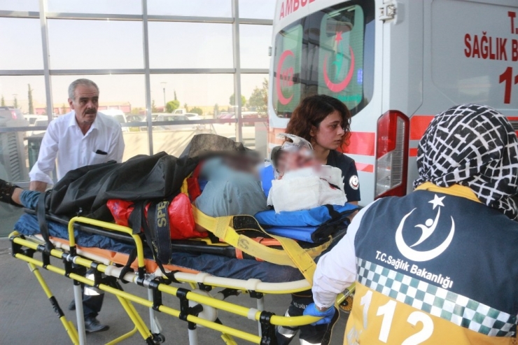 Otomobil Tarlaya Yuvarlandı: 2 Ağır Yaralı