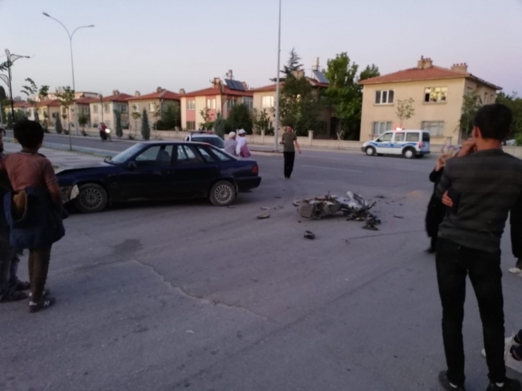 Otomobil İle Motosiklet Çarpıştı: 1 Yaralı