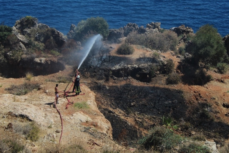 Antalya Falezlerde Makilik Yangını