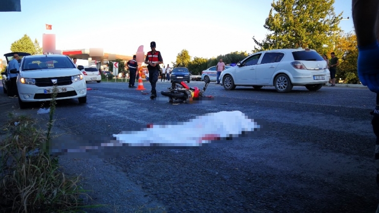 Kamyona Çarpan Kasksız Motosikletli Hayatını Kaybetti