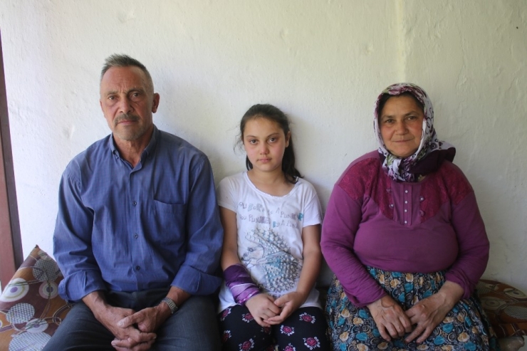 Kolu Kırıldı, Götürüldüğü Hastanede Kalbinin Delik Olduğu Ortaya Çıktı