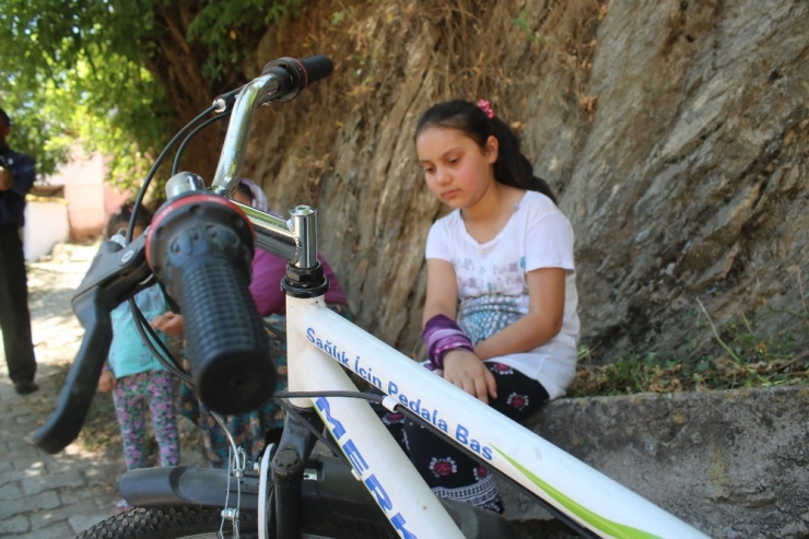 Kolu Kırıldı, Götürüldüğü Hastanede Kalbinin Delik Olduğu Ortaya Çıktı