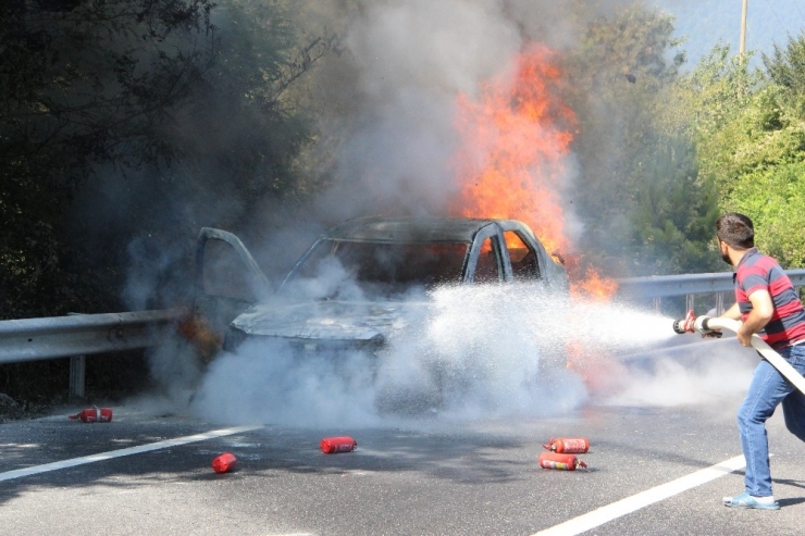 Otomobil Alev Alev Yandı