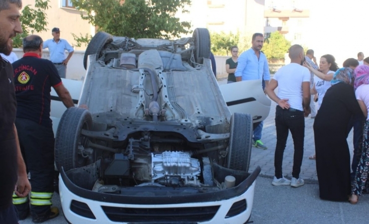 Takla Atan Otomobilde Sıkışan Kadın Sürücü Kurtarıldı