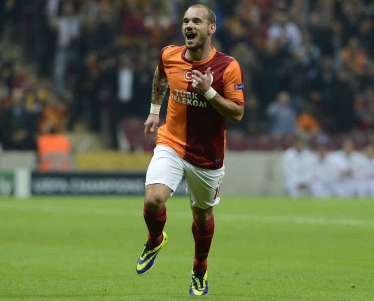 Hollandalı Yıldız Wesley Sneijder, Yeşil Sahalara Veda Etti