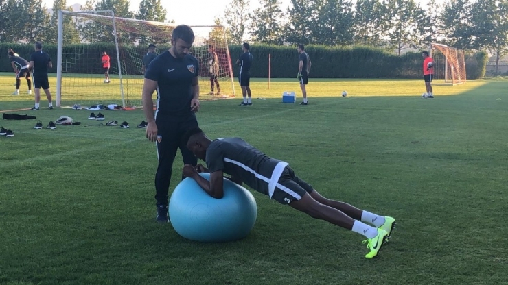 Mensah İle Hasan Hüseyin Ayrı Çalıştı