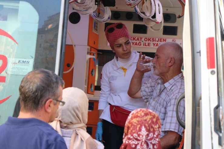 Asansör 6. Kattan Yere Çakıldı: 5 Yaralı