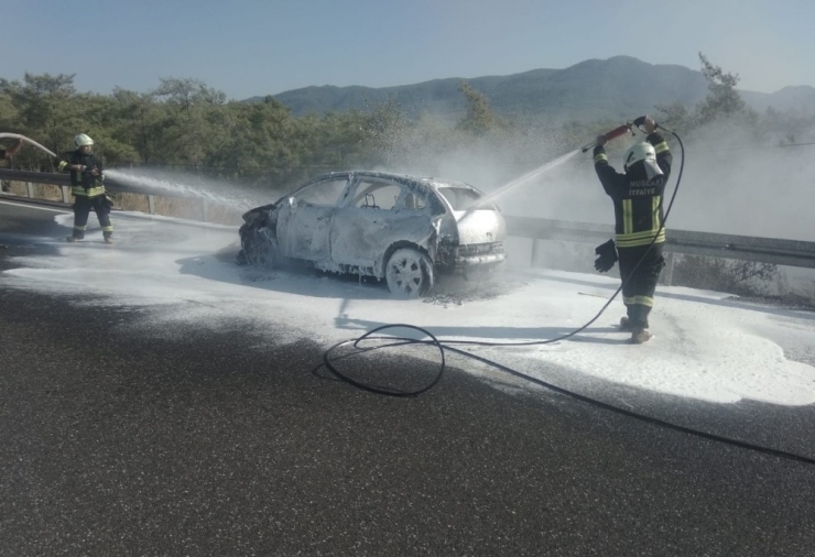 Köyceğiz’de Seyir Halindeki Otomobil Yandı