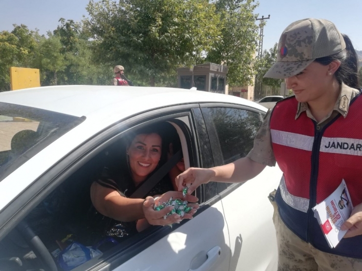 Jandarmanın ’Kemerin Ses Getirsin Uygulamasına’ Vatandaştan Destek