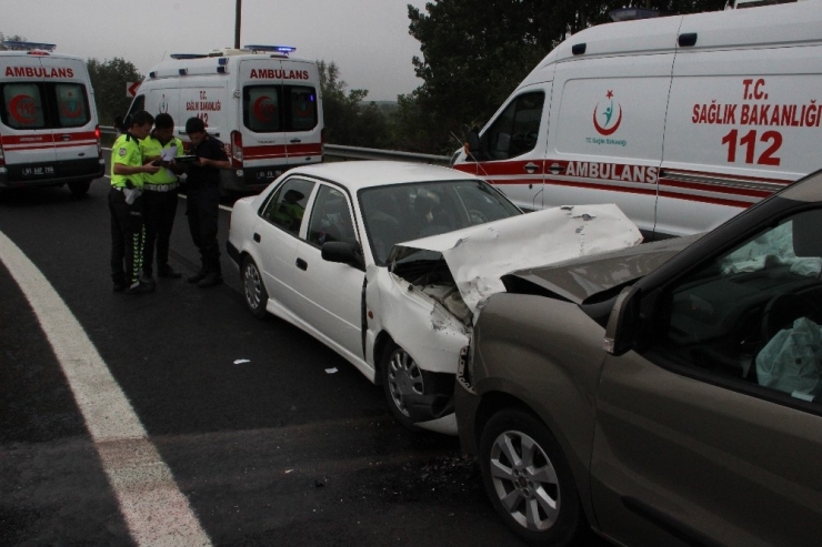 Tem’de Otomobiller Kafa Kafaya Çarpıştı: 8 Yaralı
