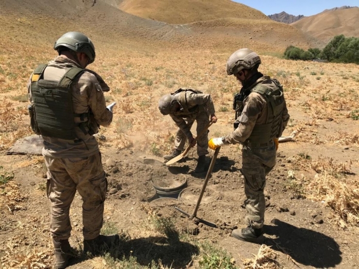 Van’da Pkk’ya Ait Mühimmat Ele Geçirildi