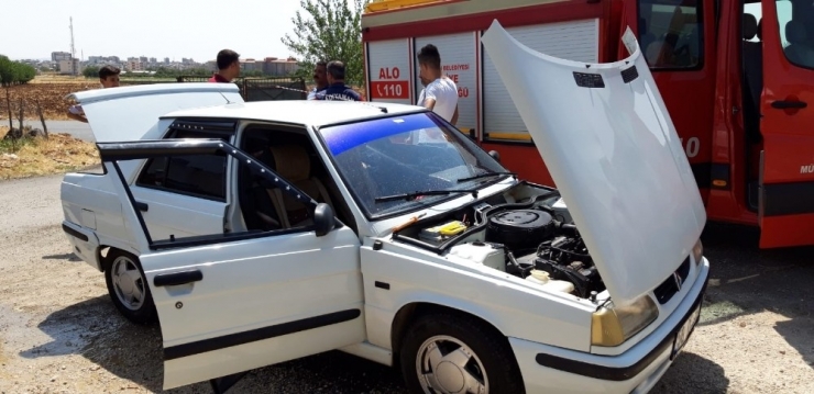 Seyir Halindeki Otomobil Alev Aldı