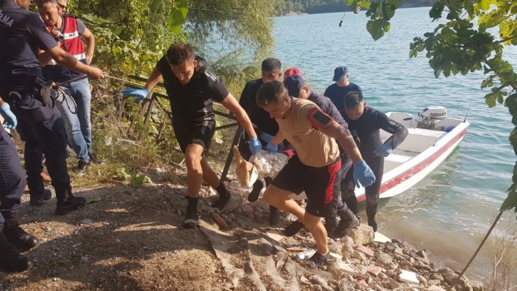 Kayıp Gencin Cesedine 1 Gün Sonra Ulaşıldı