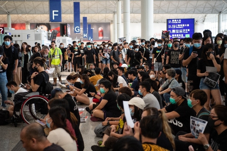 Bm Hong Kong’daki Şiddeti Kınadı