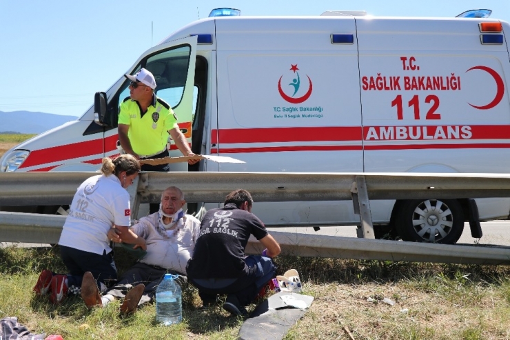 Tem’de Bariyerlere Çarpan Lüks Cip Refüje Uçtu: 4 Yaralı