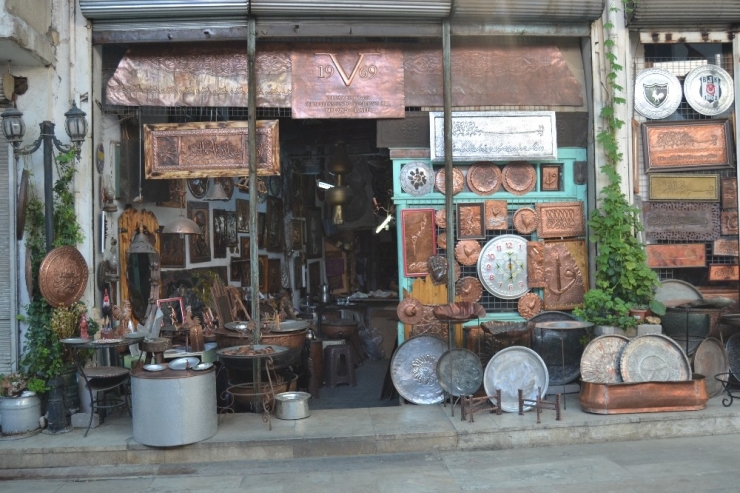 Emekli Resim Öğretmeni Bakır İşlemeciliği Sanatından Vazgeçemiyor