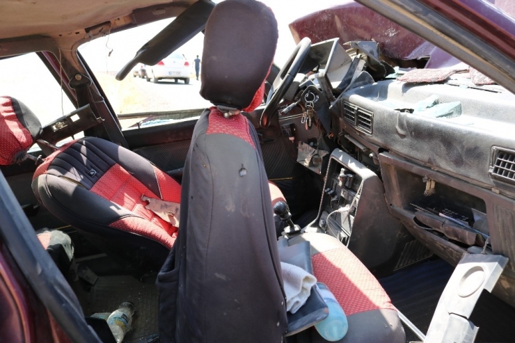 Traktör İle Otomobil Çarpıştı: 9 Yaralı