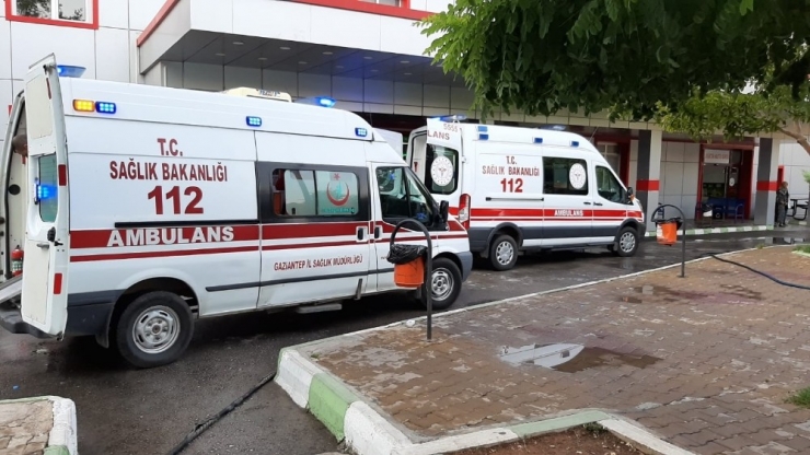 Motosiklet Otobüs Durağına Çarptı: 1 Ölü, 1 Yaralı