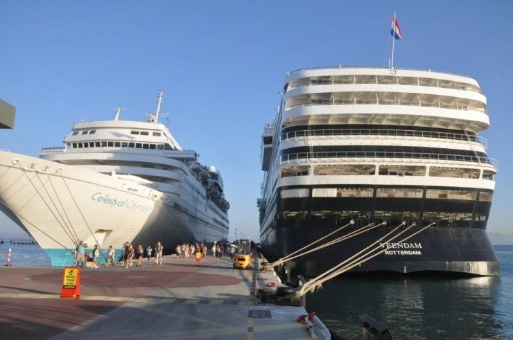 Kuşadası’nda Çifte Bayram