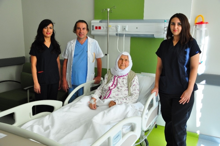 Kilo Aldığını Sandı, Karnından 12 Kiloluk Kist Çıktı