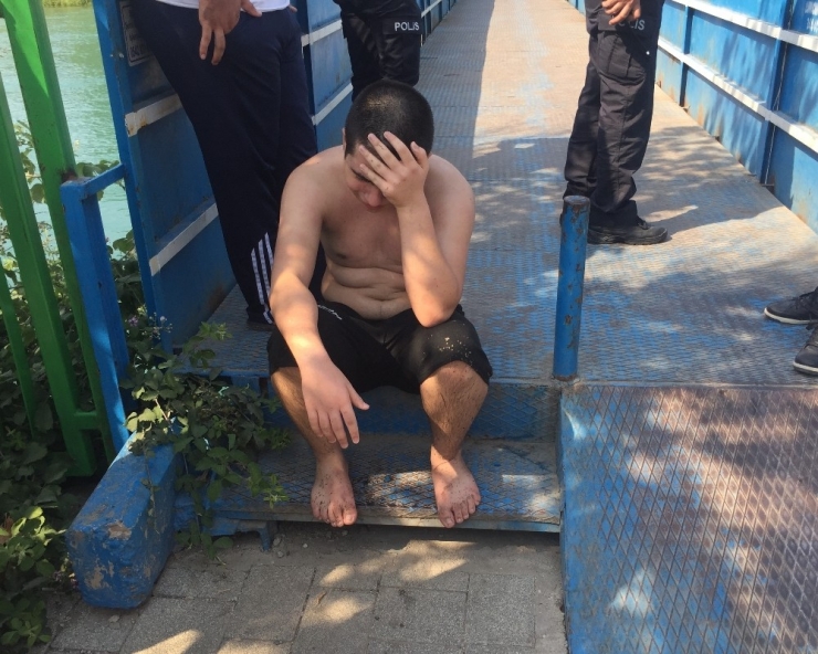 Kendini Kurtarmak İsteyen Kuzeni Kaybolunca Gözyaşlarına Boğuldu