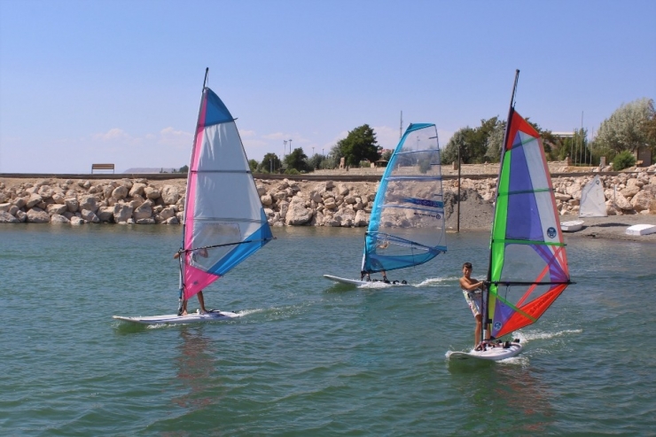 Van Gölü’nde Rüzgar Sörfü Yaygınlaşıyor