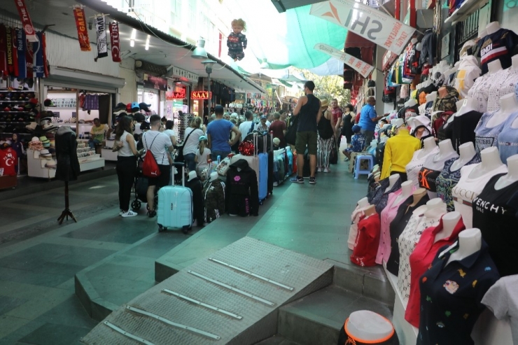 Antalya Esnafına Yerli Turist Bereketi