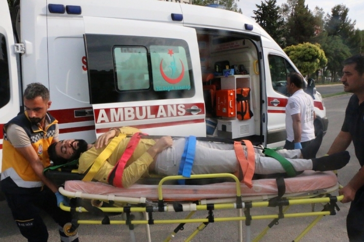 Motosiklet İle Hafif Ticari Araç Çarpıştı