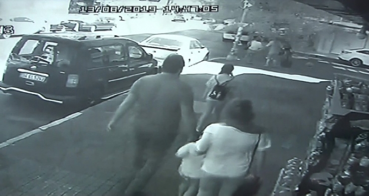 Bahçelievler’de Akıl Almaz Olay: Kadınların Üzerine Ağaç Devrildi