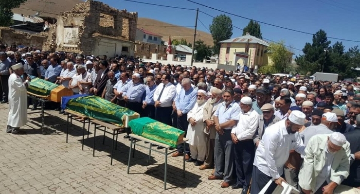 Bayburt’taki Trafik Kazasında Ölen 3 Kişi Toprağa Verildi