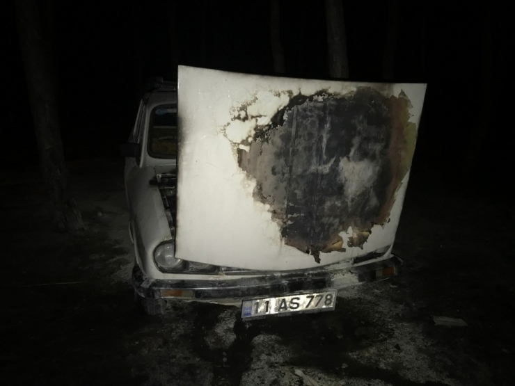 Park Halindeki Otomobil Alev Alev Yandı