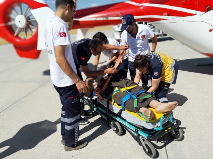 Kayalıktan Yuvarlanan Yaşlı Adam, Ambulans Helikopterle Kurtarıldı