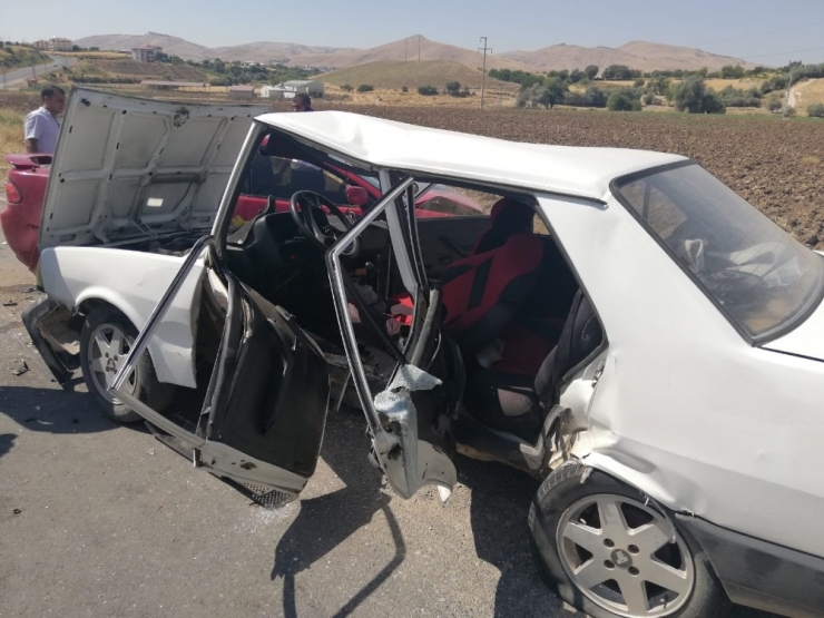 Elazığ’da Trafik Kazası: 5 Yaralı