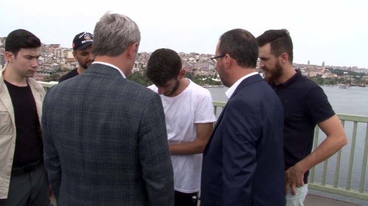 Bakan Kasapoğlu İntihardan Vazgeçirdi, Aracına Bindirdi