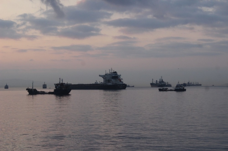 Zeytinburnu’nda Çarpışan Gemiler Gündüz Görüntülendi