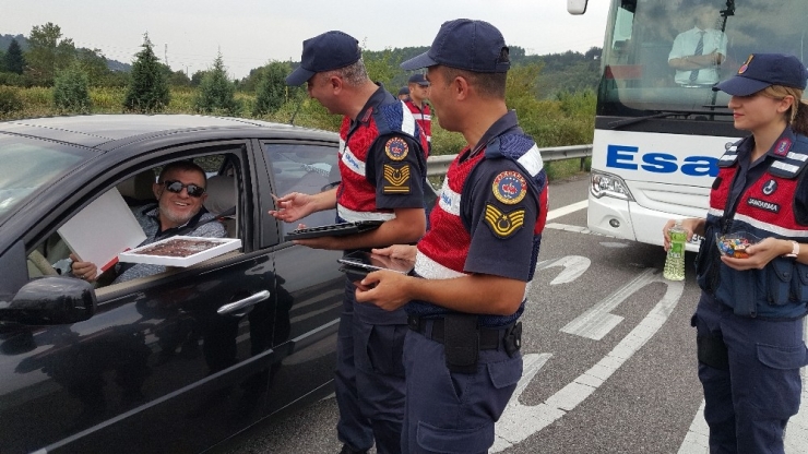 Bayram Şekeri Jandarmadan