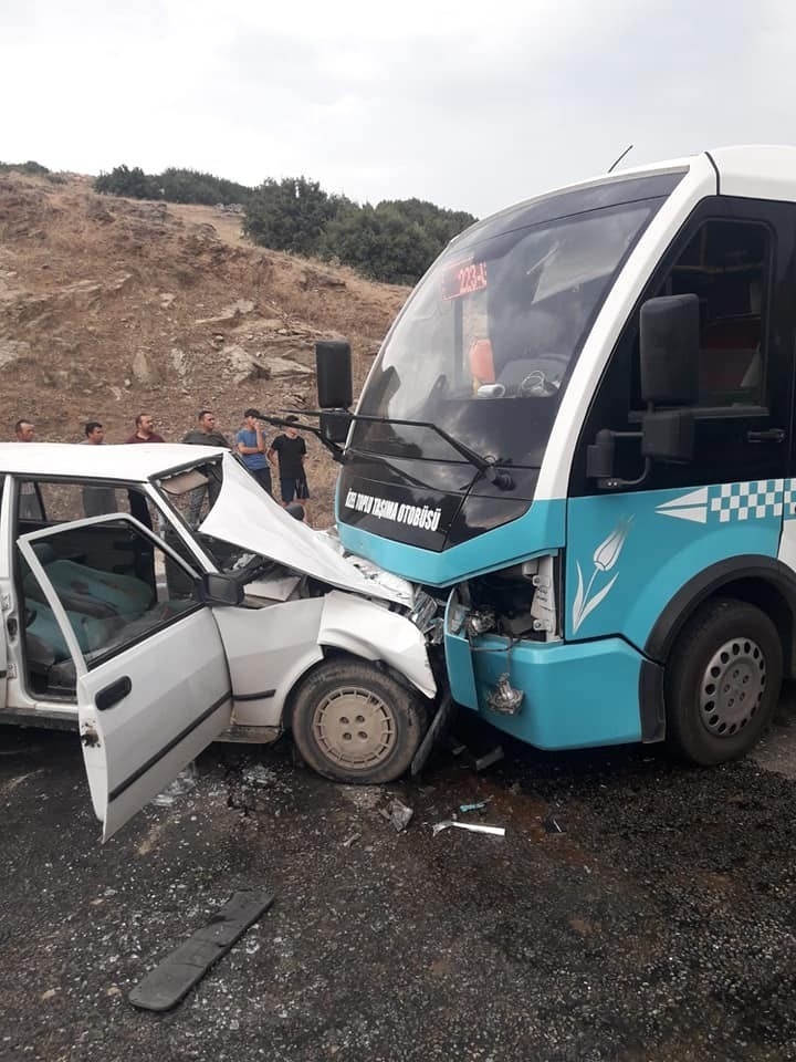 Minibüs İle Otomobil Kafa Kafaya Çarpıştı: 6 Yaralı