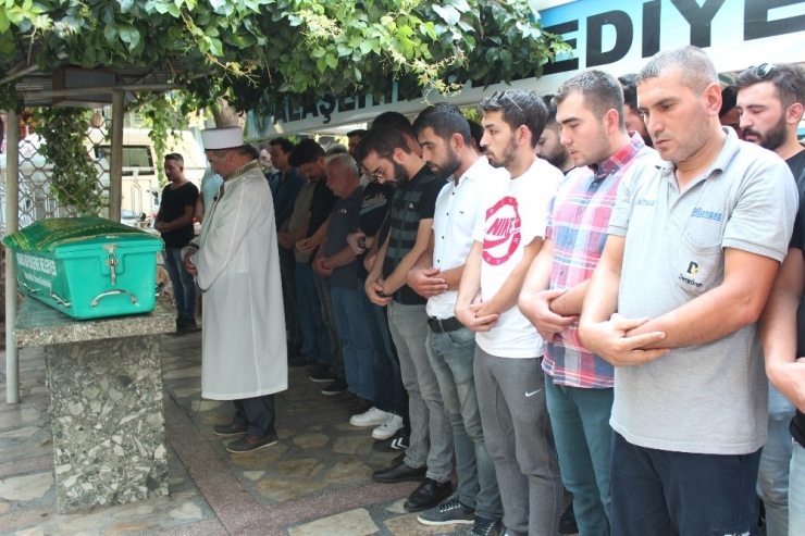 Uçurumdan Düşerek Hayatını Kaybeden Genç Toprağa Verildi