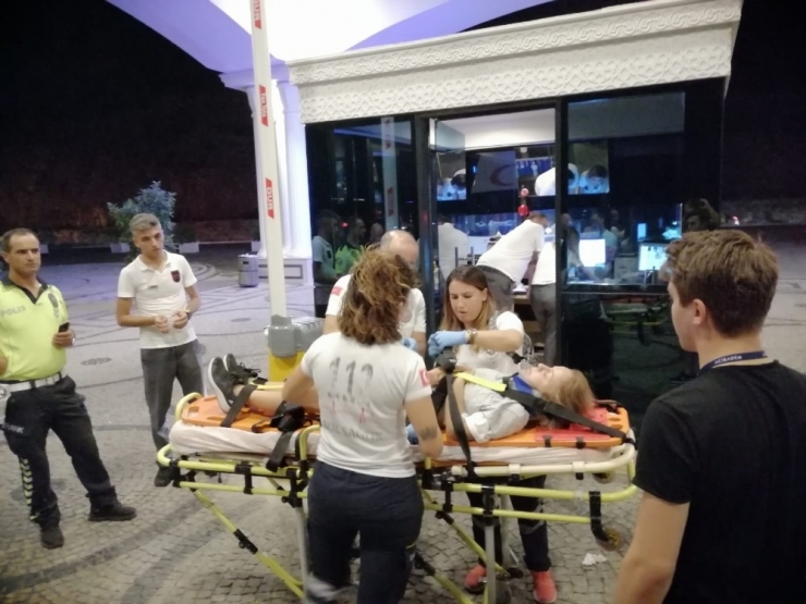 İngiliz Kadın Taklalar Atan Araçtan Sağ Çıktı