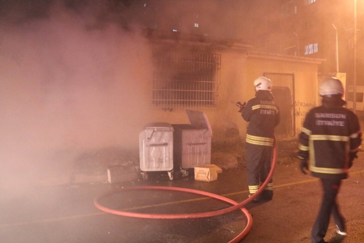 Eski Hastanenin Deposu Ve Terzihanesi Kül Oldu