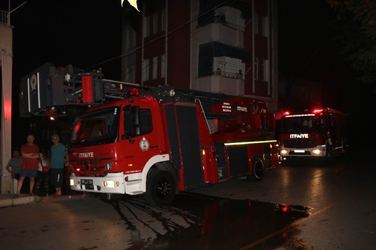 Eski Hastanenin Deposu Ve Terzihanesi Kül Oldu