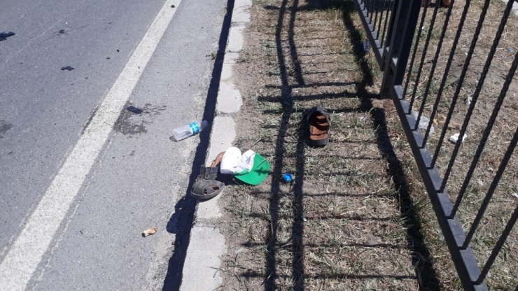 Otomobilin Çarptığı Motosiklet Sürücüsü Öldü