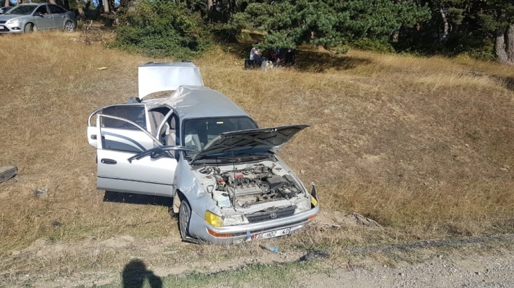 Tokat’ta Otomobil Şarampole Uçtu: 1’i Çocuk 4 Yaralı