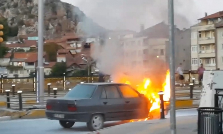 Lpg’li Otomobilin Köprü Üzerindeki Yangını Korkuttu