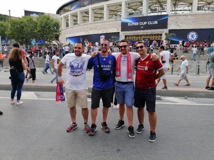 İstanbul Kırmızı-mavi!