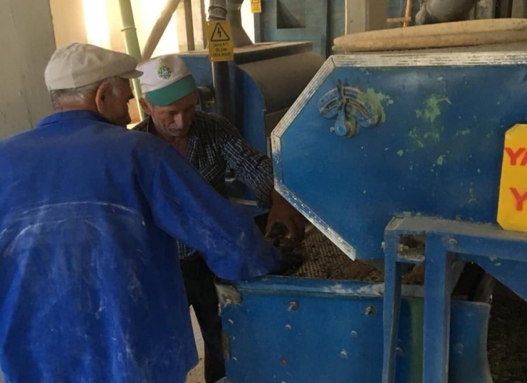 45 Yıldır Tahıl Öğüterek Geçimini Sağlıyor