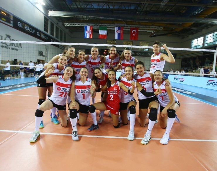 Filenin Sultanları, Gloria Cup’a Galibiyetle Başladı