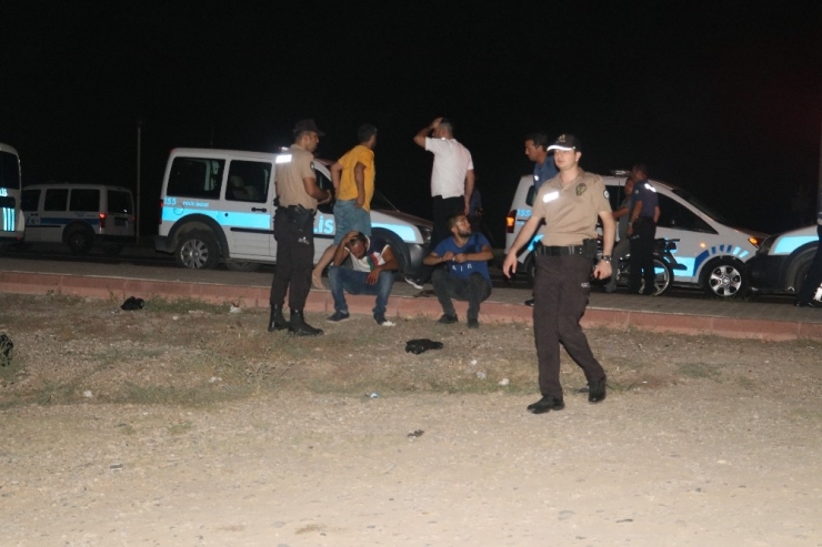 Adana’da Eli Satırlı Saldırgan Dehşet Saçtı: 3 Yaralı